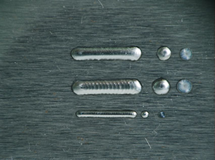 <a href='http://www.cdaqyq.com/product/3.htm' class='text_a'>模具激光焊機(jī)</a>修復(fù)鏡面模具效果